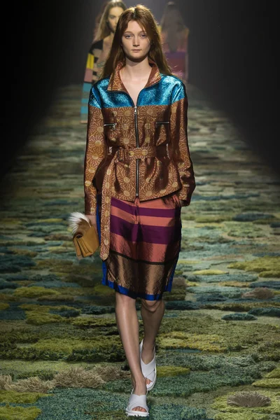 Look 9